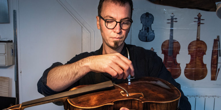 Tanguy Fraval, luthier, et Fabrice Picard, photographe